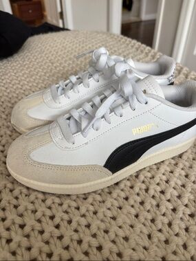 Puma Womens White Sneakers with Black Formstripe and Gold Logo